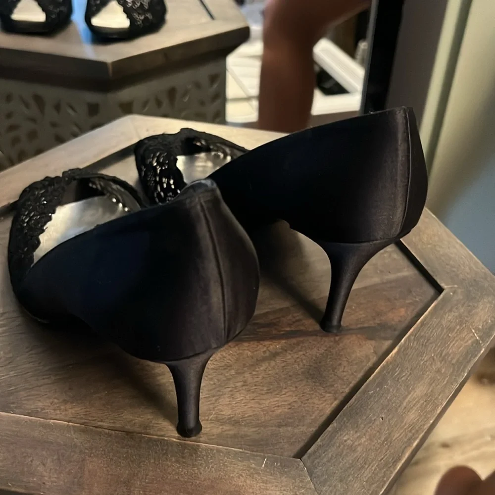 🛑 1 hour sale. Stuart Weitzman, black crochet heels, 9.5 - Picture 5 of 11